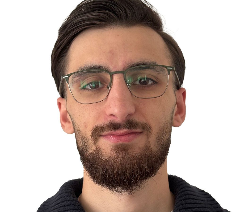 Lorenzo - junior finance consultant